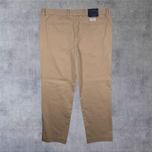 Load image into Gallery viewer, GAP (2008) "The Gap Chino" Classic Beige Straight Leg Cotton Chino Trousers
