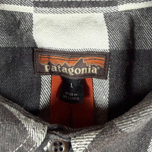 Load image into Gallery viewer, Patagonia Farriers Shirt Mens L Great Plains White Hemp Workwear 53320 FA22
