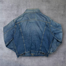Load image into Gallery viewer, Levis 70525 Classic Trucker Denim Jacket Mens M Blue Stonewash Red Tab Cotton
