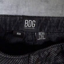 Load image into Gallery viewer, BDG Urban Outfitters Corduroy Mom Trousers W34 L34 Black High Waist 34 x 32
