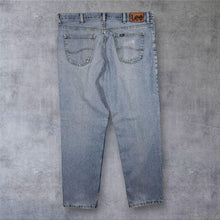 Load image into Gallery viewer, Vintage Lee Jeans W38 L30 Made in Ireland 90s Light Wash Straight Leg Denim
