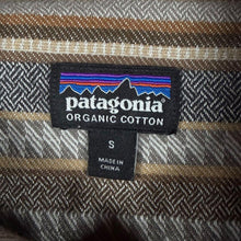 Load image into Gallery viewer, Patagonia Fjord Flannel Shirt Mens S Brown Stripe Organic Cotton 53947 FA19
