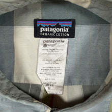 Load image into Gallery viewer, Patagonia Fezzman Shirt Mens M 53935 SP12 Organic Cotton Plaid Check Outdoor

