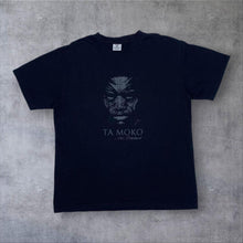 Load image into Gallery viewer, Early 00’s Ta Moko “New Zealand” Souvenir Spellout Graphic Black T-Shirt
