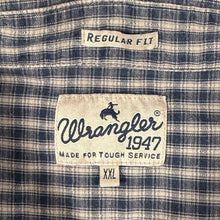 Load image into Gallery viewer, Wrangler "Regular Fit" Western Plaid Check Cotton Short Sleeve Shirt

