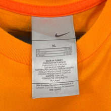 Load image into Gallery viewer, Early 00’s NIKE Classic Big Logo Spellout T-Shirt
