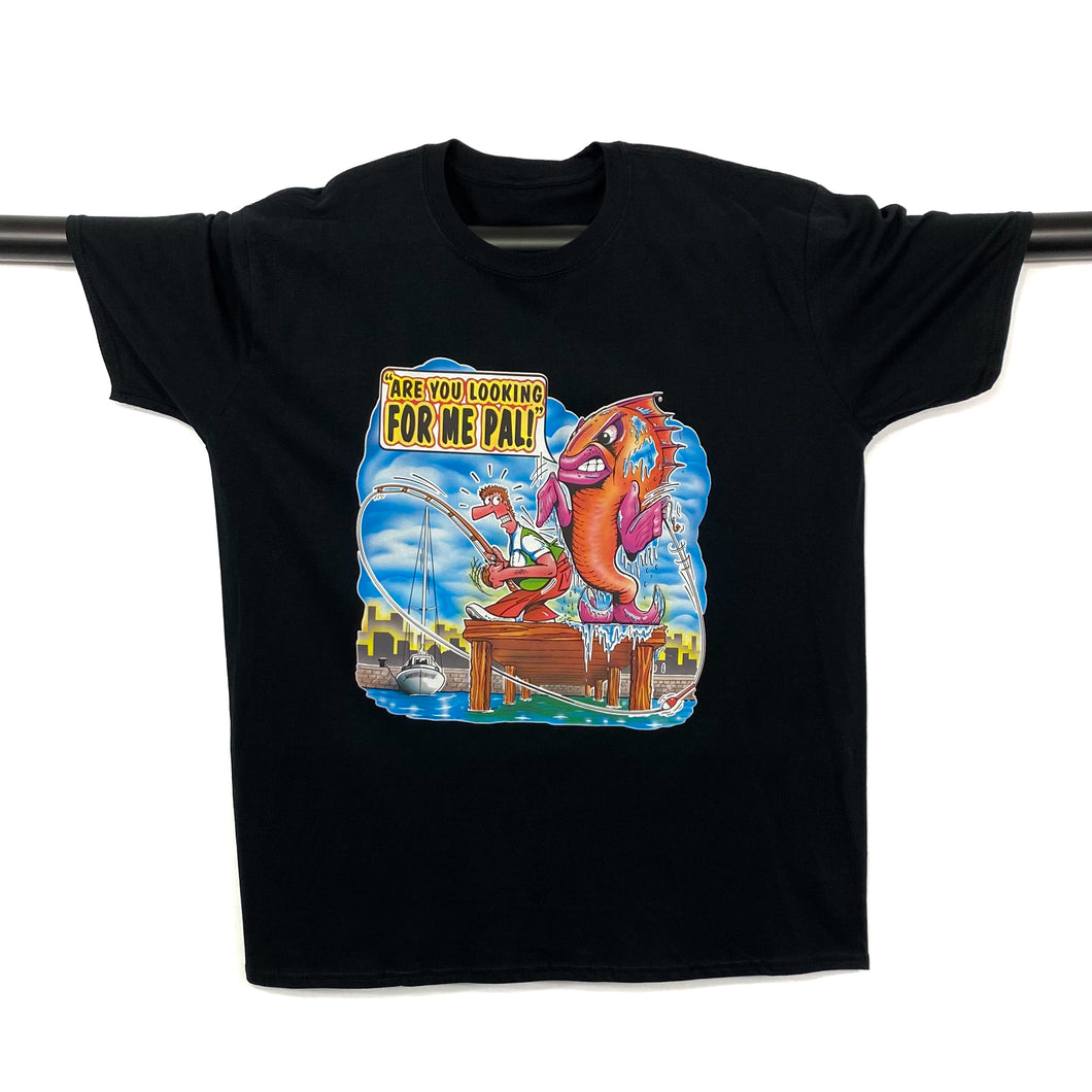 ARE YOU LOOKING FOR ME PAL! (1992) Fishing Souvenir Cartoon Graphic T-Shirt