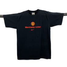 Load image into Gallery viewer, NIKE MUFC &quot;Manchester United&quot; Centre Logo Football T-Shirt
