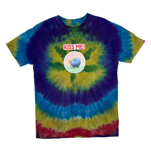 Load image into Gallery viewer, TOPPS “KISS ME!” Cartoon Bear Novelty Spellout Graphic Tie Dye T-Shirt

