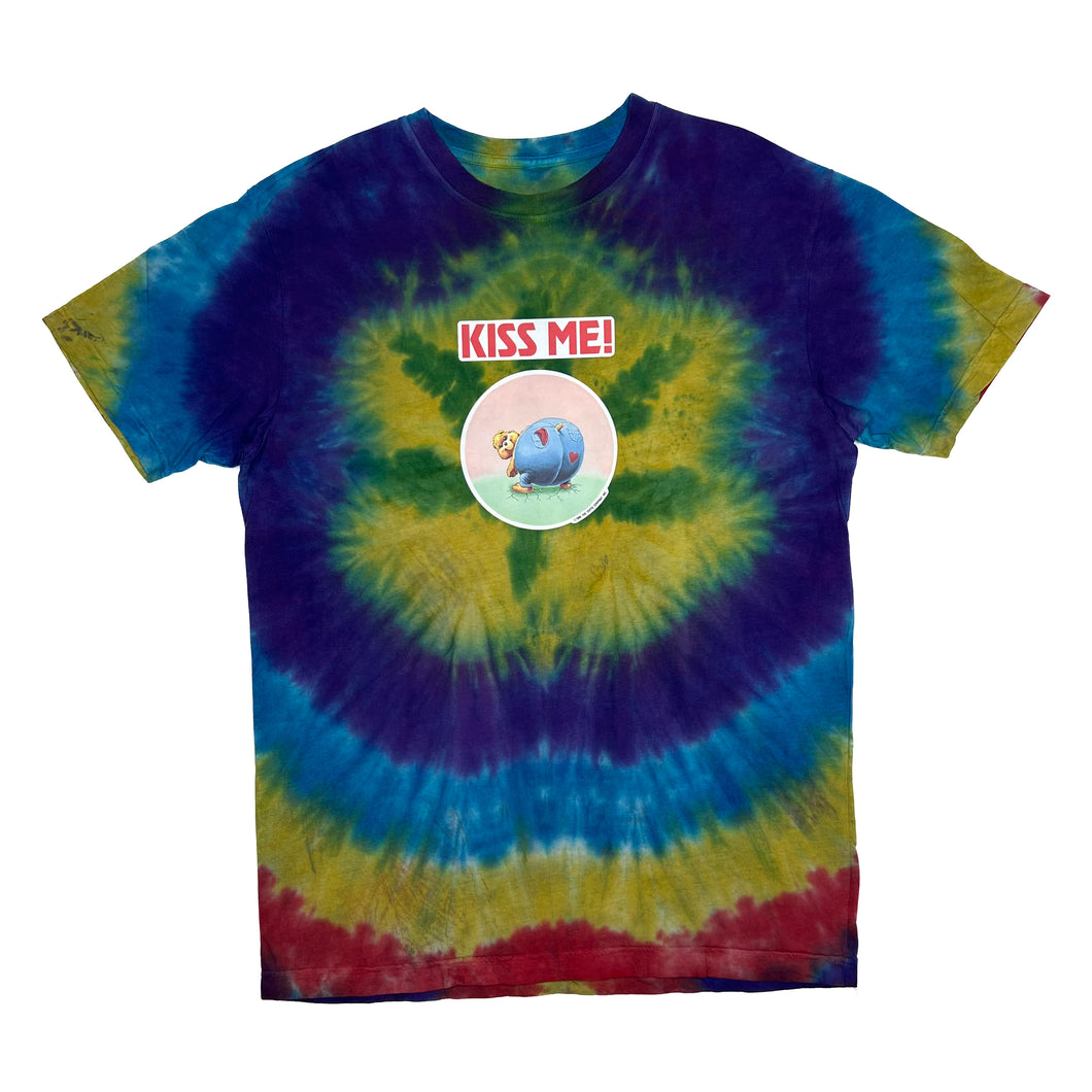 TOPPS “KISS ME!” Cartoon Bear Novelty Spellout Graphic Tie Dye T-Shirt