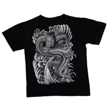 Load image into Gallery viewer, REO &quot;SINGAPORE&quot; Dragon Souvenir Graphic T-Shirt
