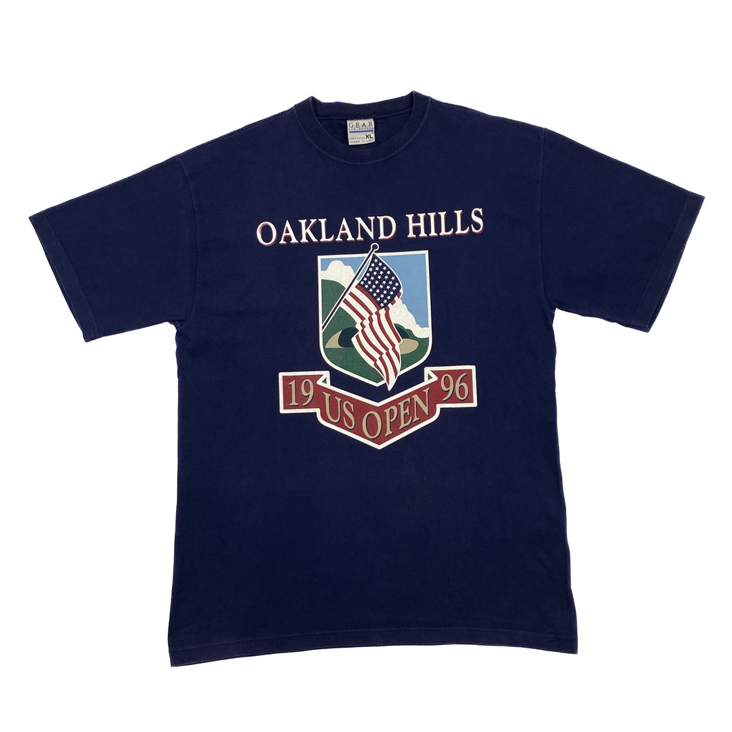 OAKLAND HILLS (1996) “US OPEN” Golf Spellout Souvenir Graphic T-Shirt