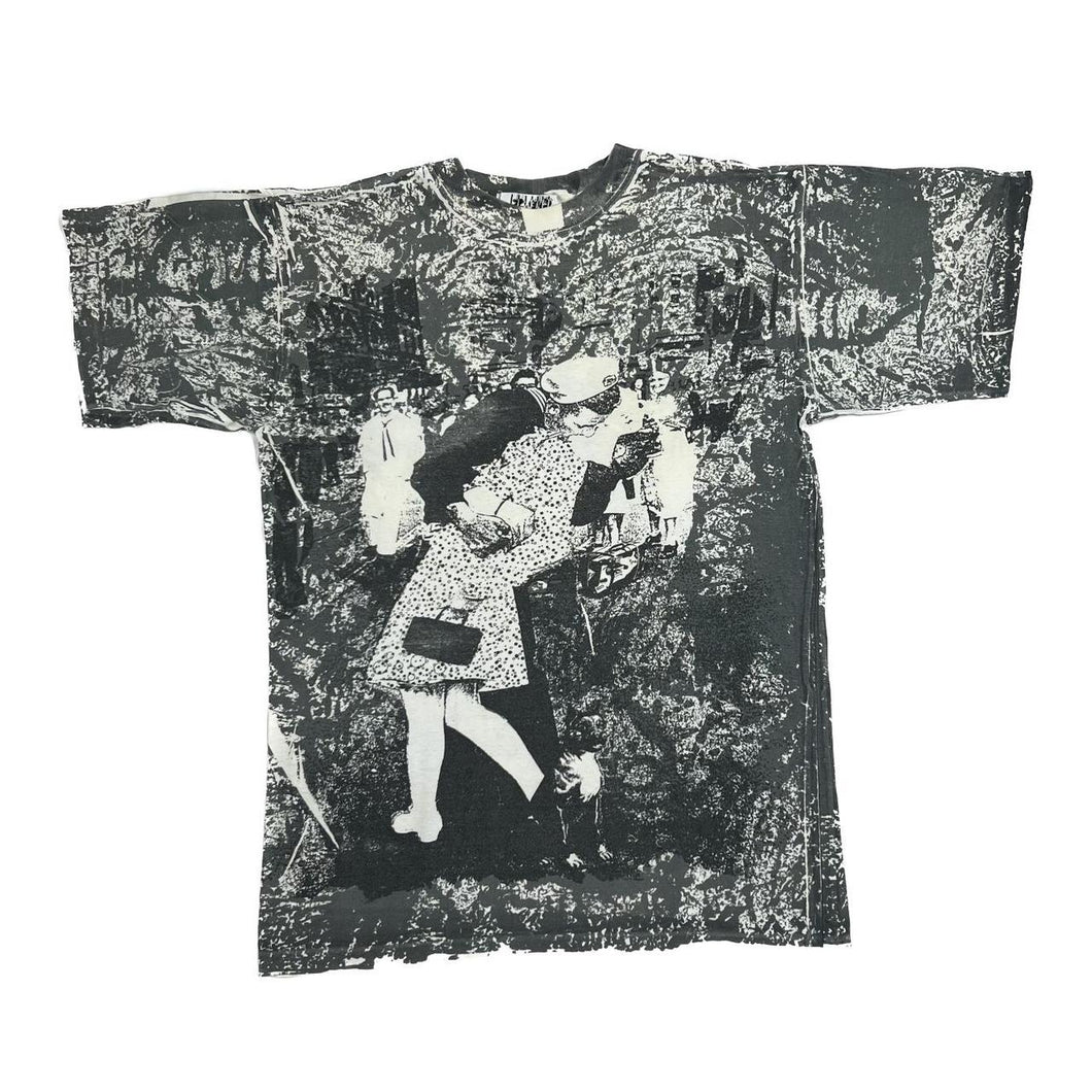 Vintage 90’s ZOO STREETWEAR “V-J Day In Times Square” All-Over Print Single Stitch T-Shirt