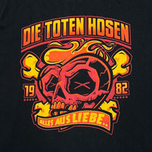 Load image into Gallery viewer, Early 00’s Promodoro DIE TOTEN HOSEN “Alles Aus Liebe” Hard Rock Band T-Shirt
