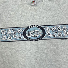 Load image into Gallery viewer, Early 00’s PRAHA “Ceska Republika” Czech Republic Souvenir Spellout Graphic T-Shirt
