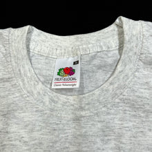 Load image into Gallery viewer, Early 00’s PRAHA “Ceska Republika” Czech Republic Souvenir Spellout Graphic T-Shirt
